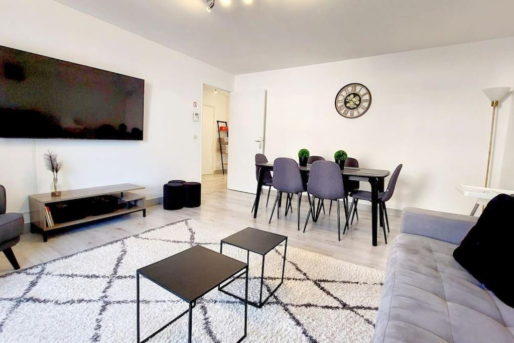Cosy Home 2, 2 Chambres, 6 Personnes, 3 Min Gare, Parking سيرُجي المظهر الخارجي الصورة