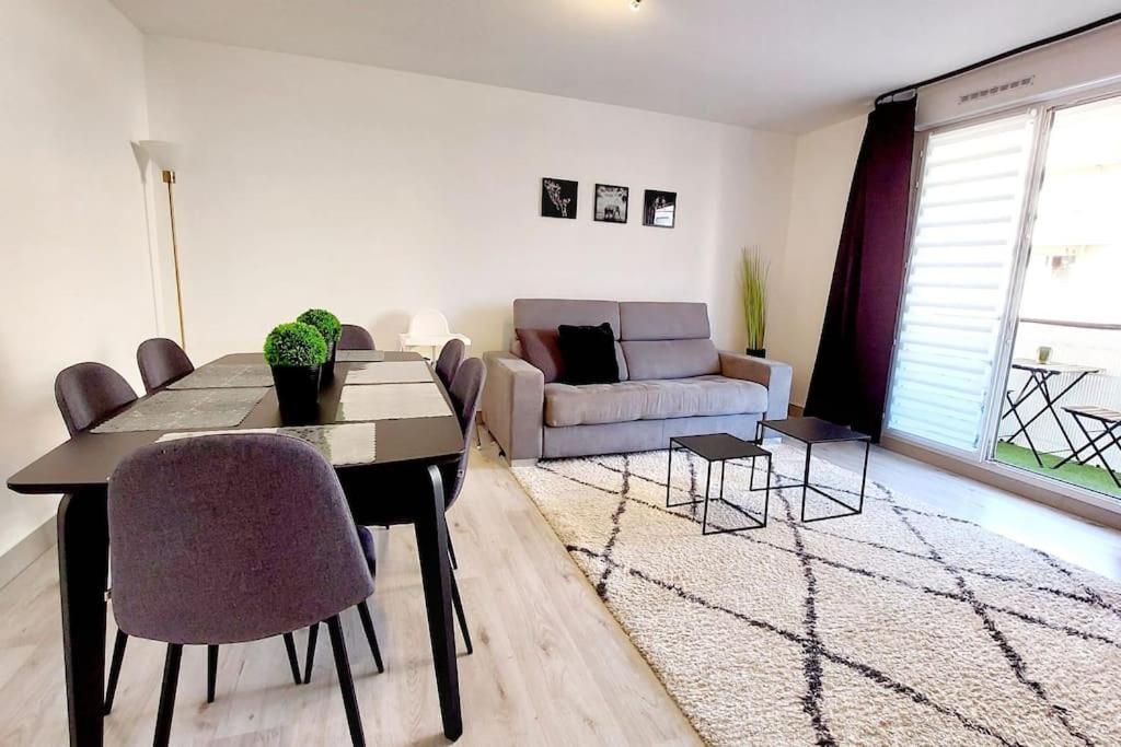 Cosy Home 2, 2 Chambres, 6 Personnes, 3 Min Gare, Parking سيرُجي المظهر الخارجي الصورة