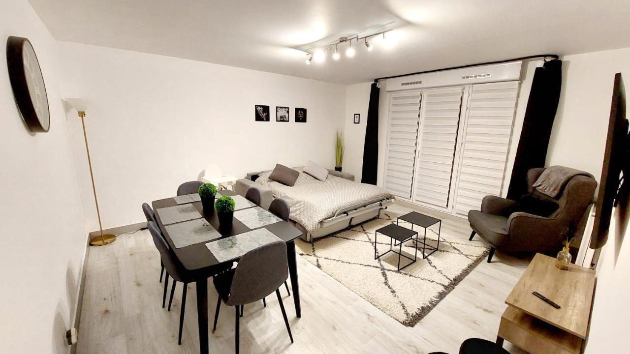 Cosy Home 2, 2 Chambres, 6 Personnes, 3 Min Gare, Parking سيرُجي المظهر الخارجي الصورة