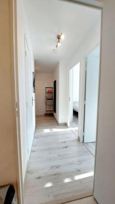 Cosy Home 2, 2 Chambres, 6 Personnes, 3 Min Gare, Parking سيرُجي المظهر الخارجي الصورة